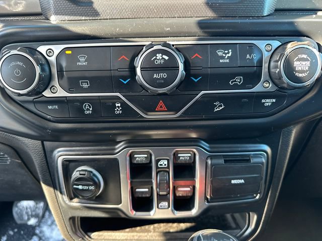 Used 2019 Jeep Wrangler Unlimited Sahara image 32