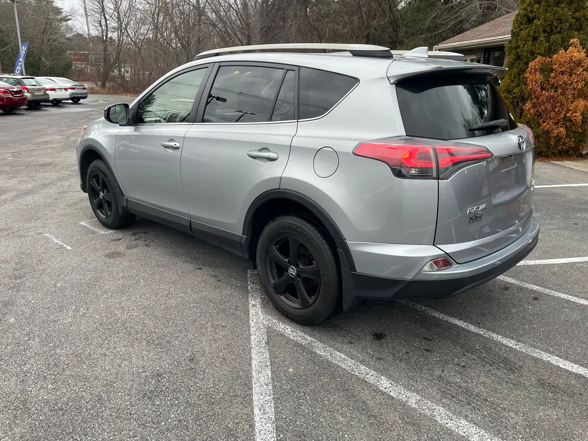 Used 2018 Toyota RAV4 LE w/ Carpet Mat Package image 9