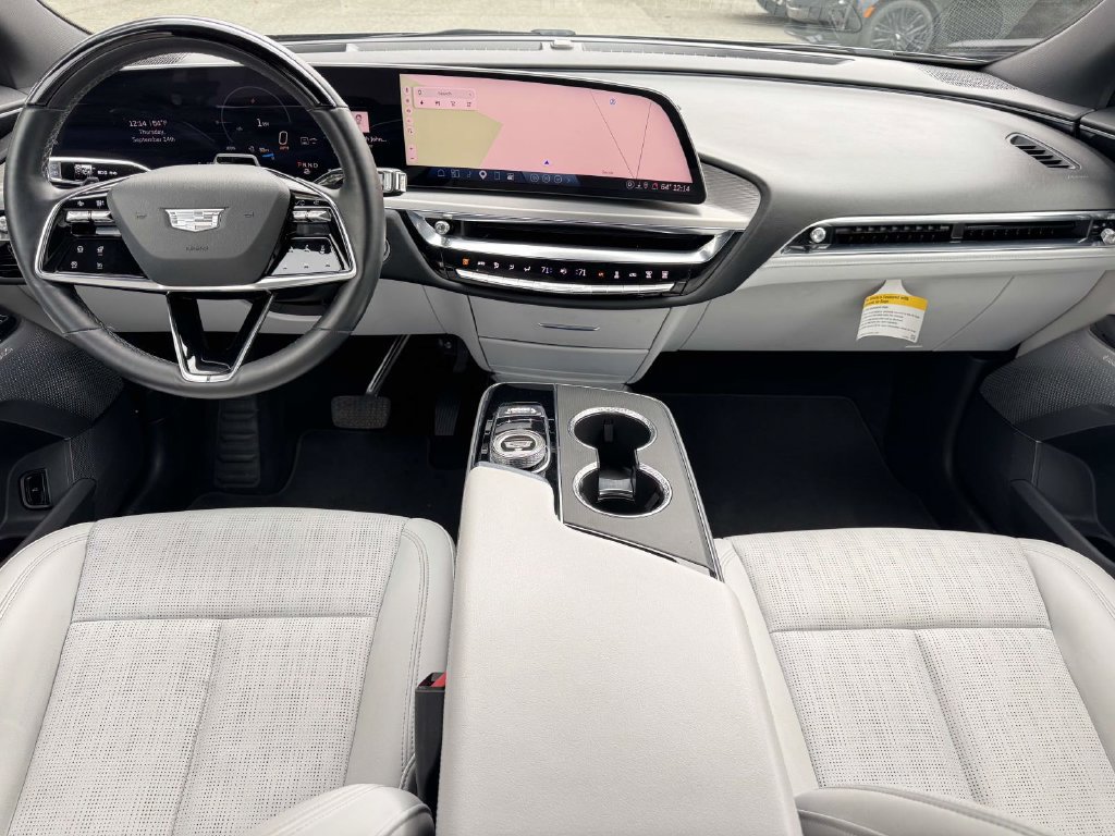 Certified 2024 Cadillac Lyriq Luxury AWD/4WD image 18