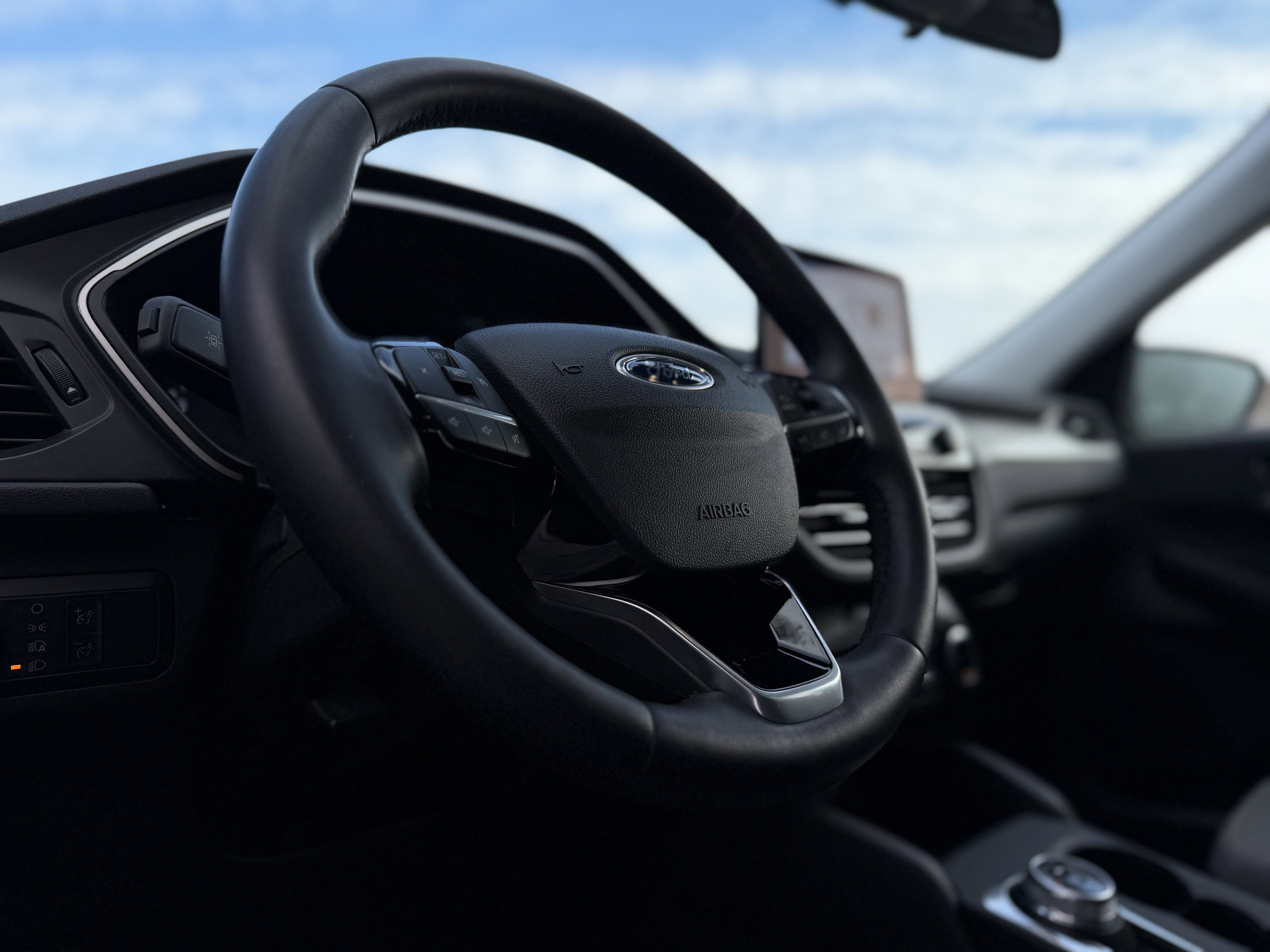 Used 2022 Ford Escape SE w/ Cold Weather Package image 14