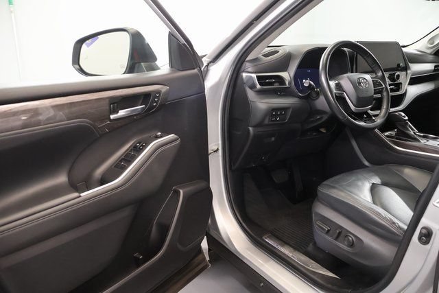 Used 2023 Toyota Highlander Platinum AWD/4WD image 10