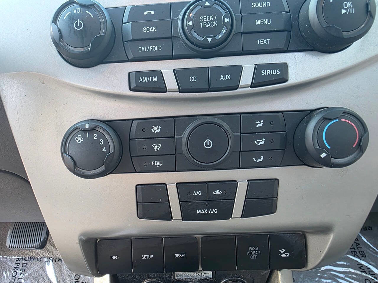 Used 2009 Ford Focus SES image 32