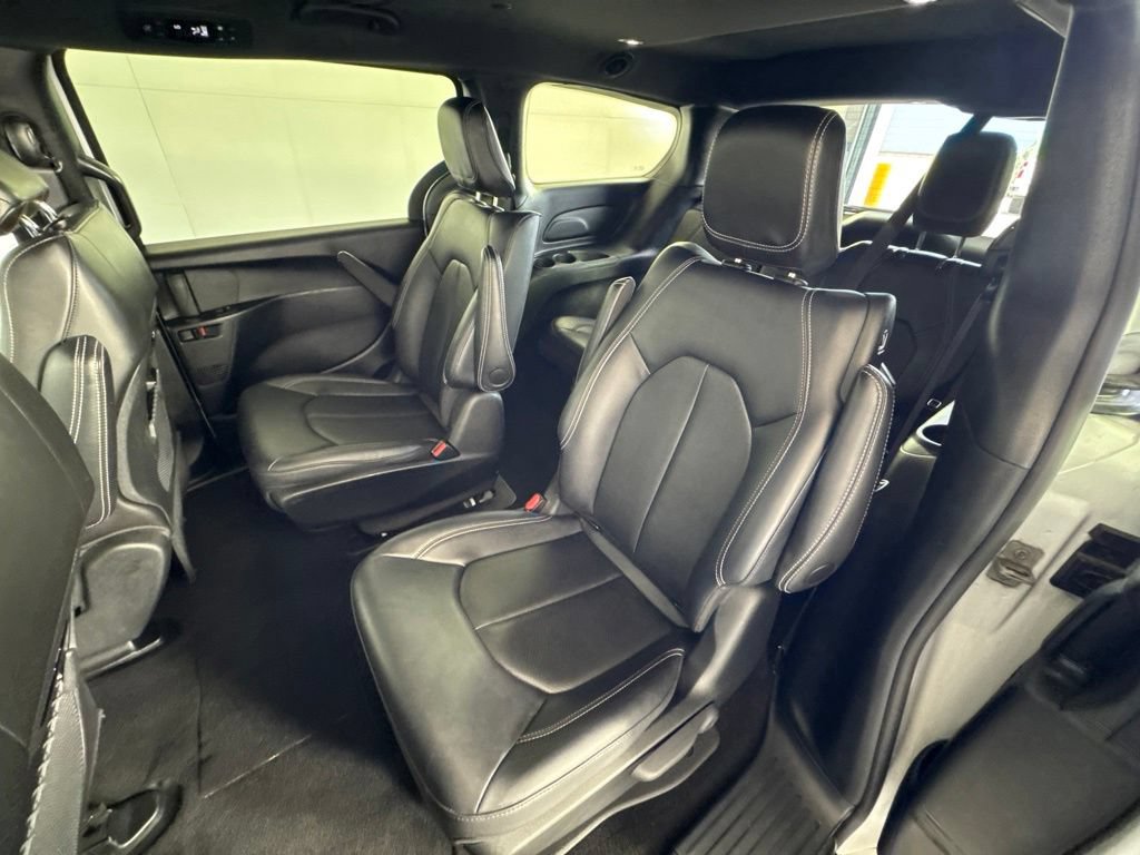 Certified 2024 Chrysler Pacifica Limited FWD image 27