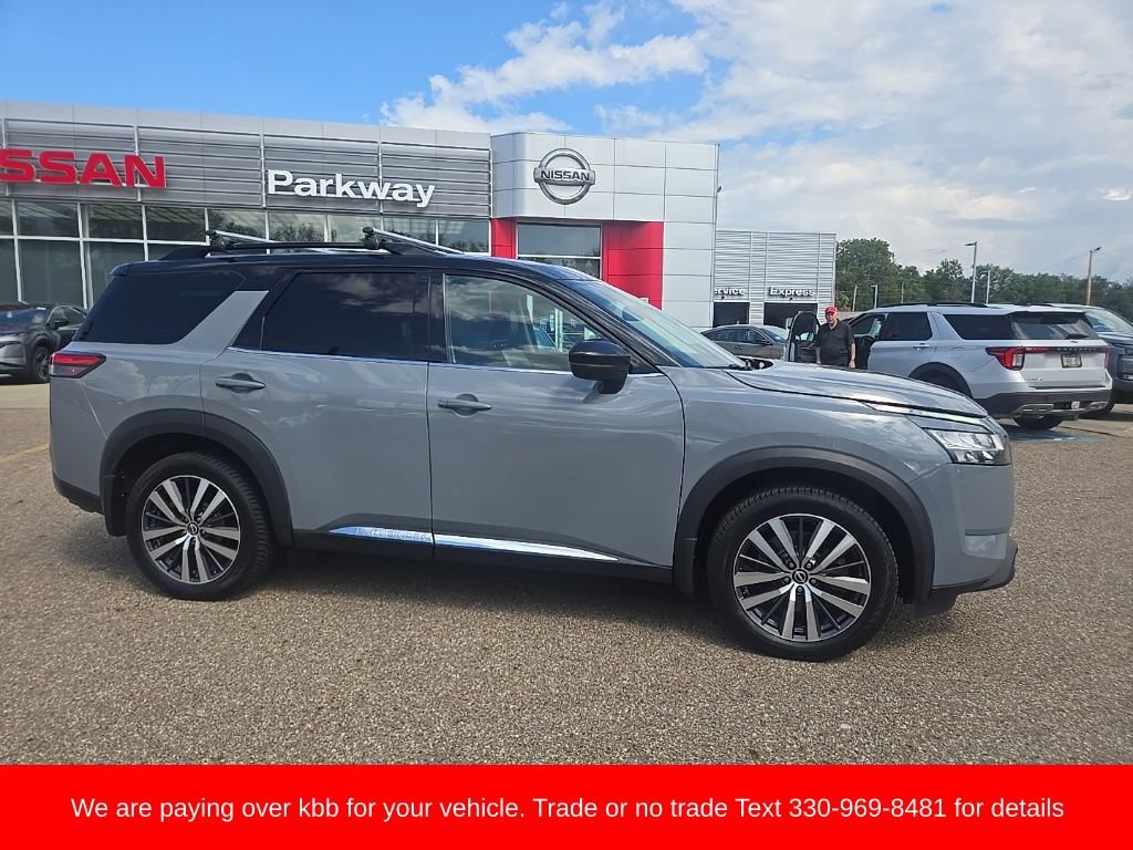 Used 2022 Nissan Pathfinder Platinum AWD/4WD image 9