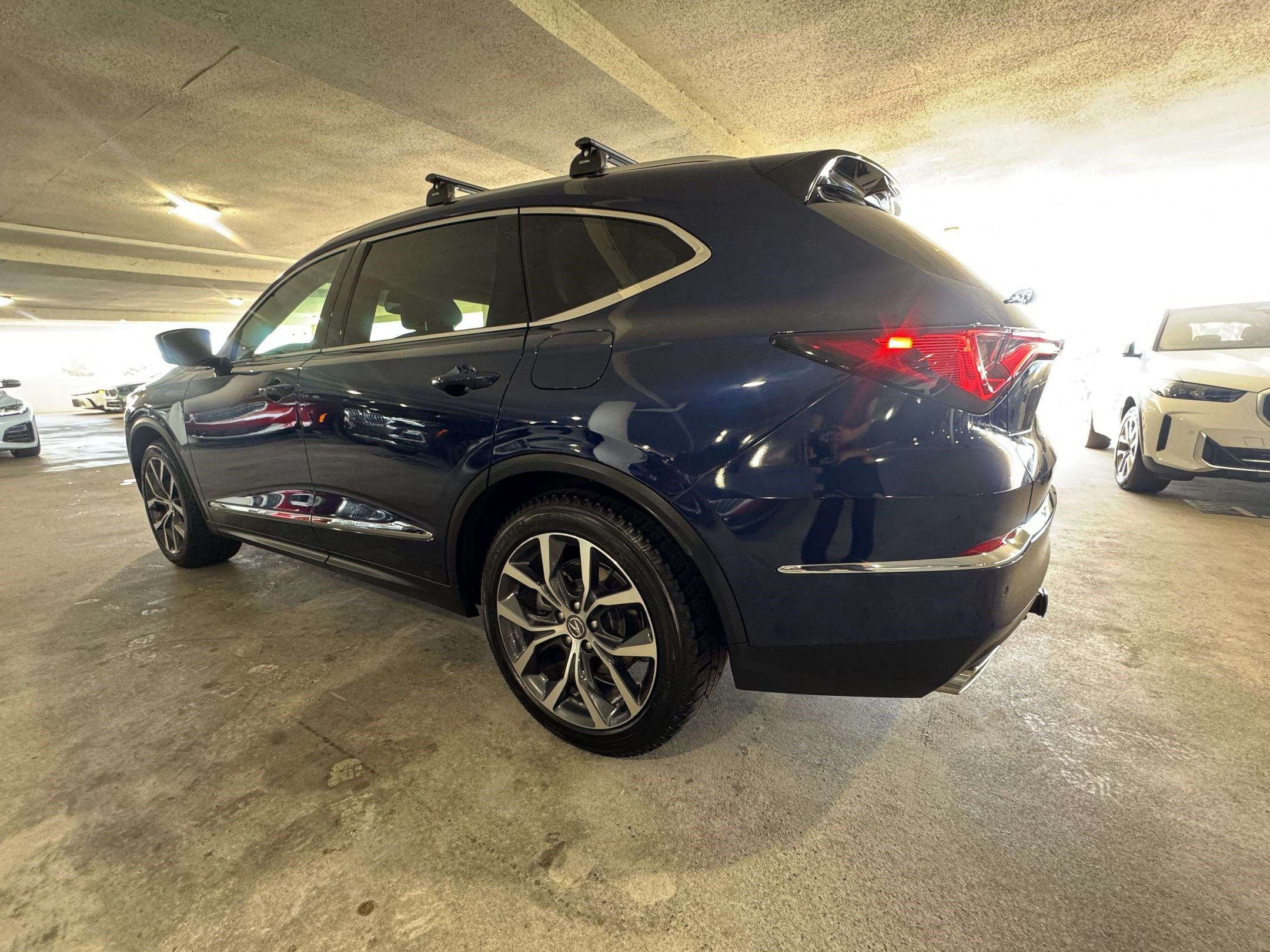 Used 2023 Acura MDX w/ Technology Package FWD image 3
