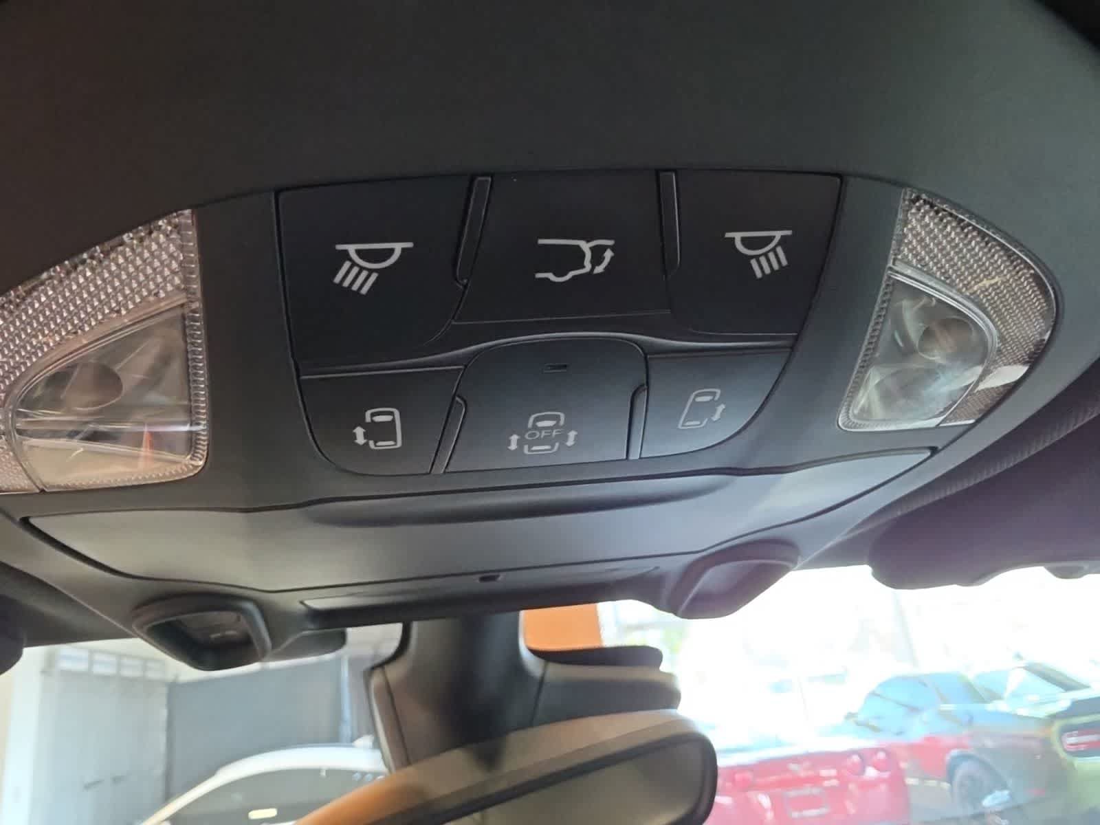 Used 2021 Chrysler Pacifica Limited AWD/4WD image 25