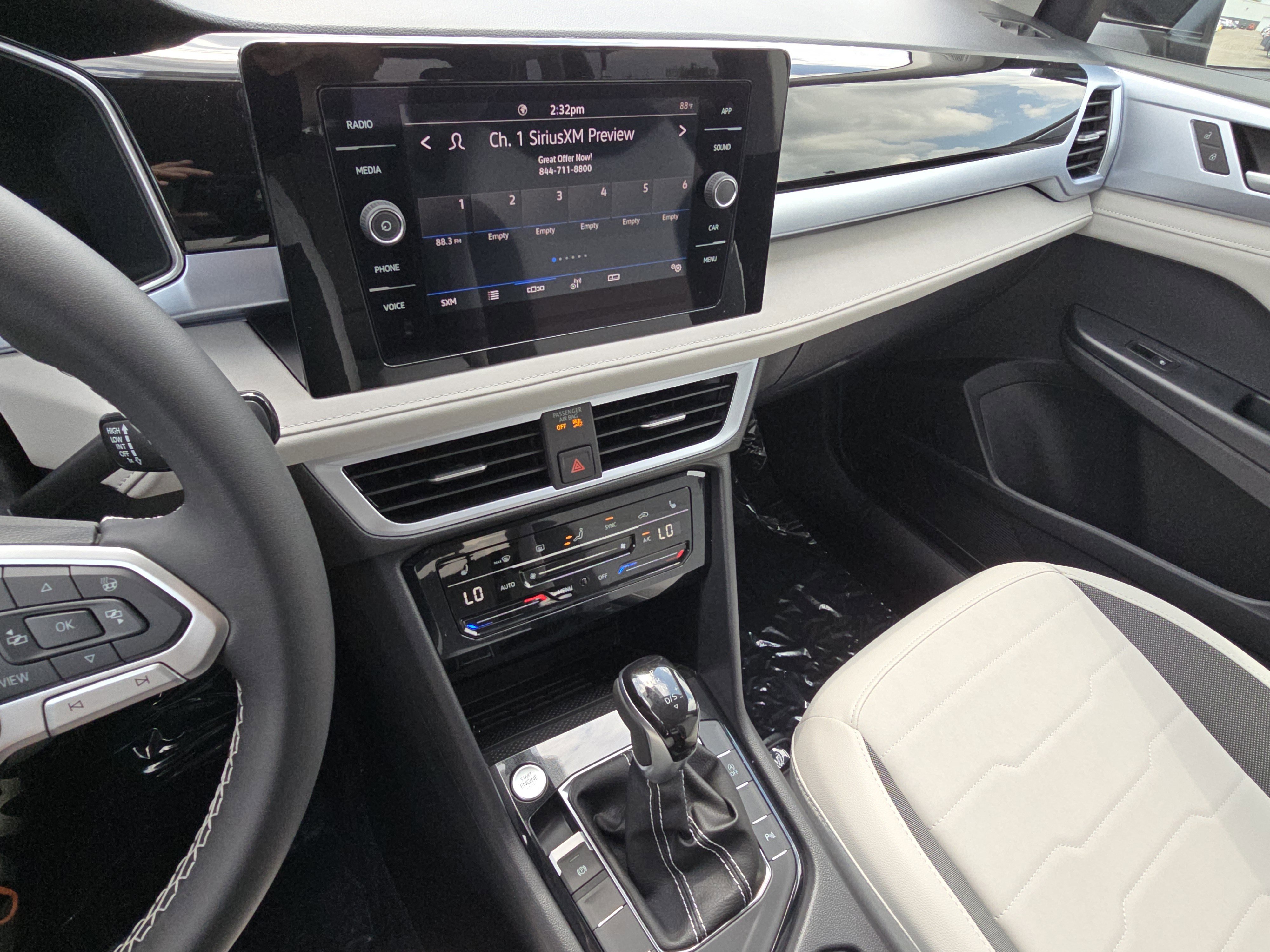 New 2025 Volkswagen Taos SE image 25