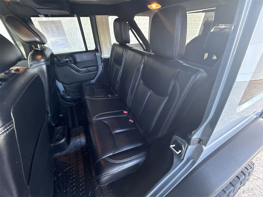 Used 2015 Jeep Wrangler Unlimited Rubicon w/ Connectivity Group image 21