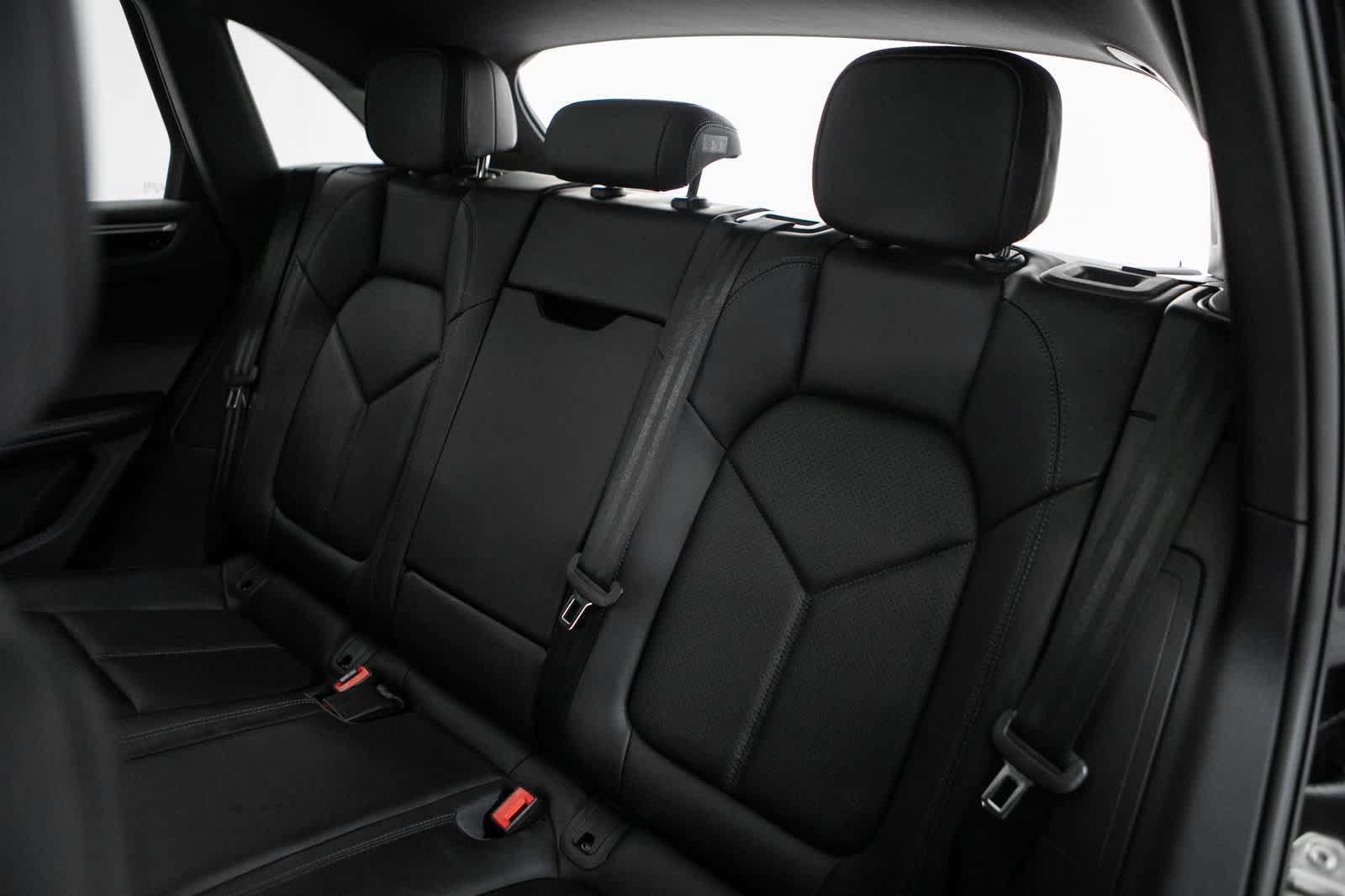 Used 2024 Porsche Macan S AWD/4WD image 37