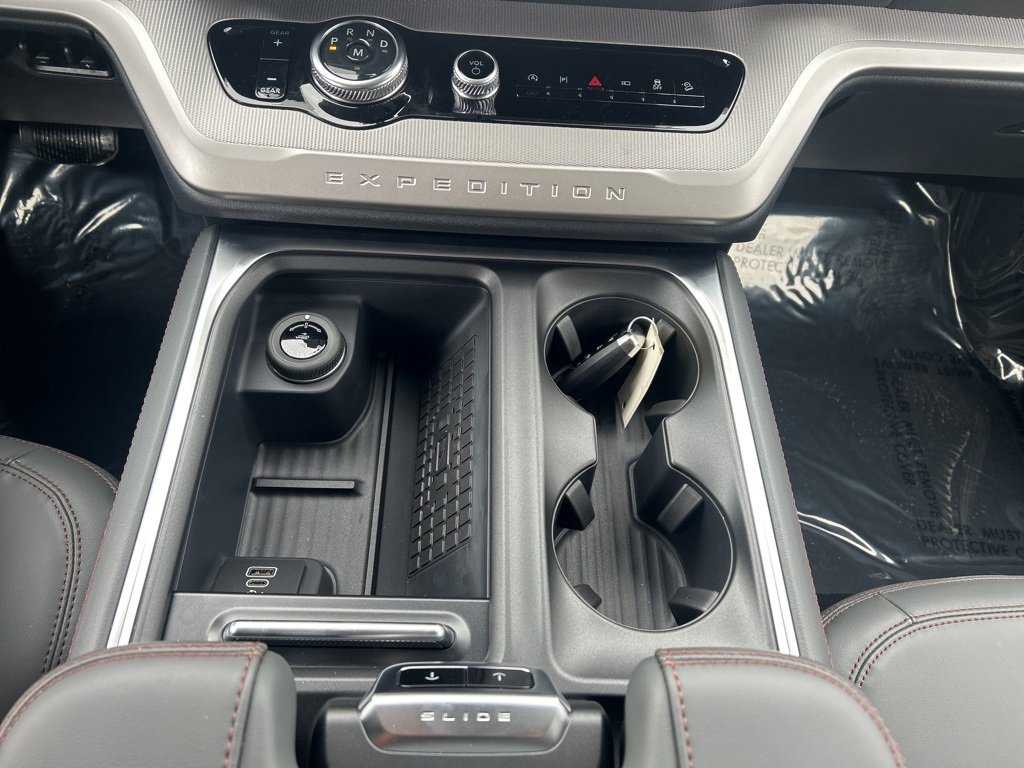 New 2025 Ford Expedition Active image 33