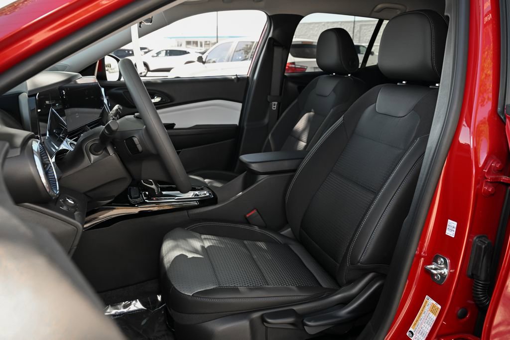 New 2026 Chevrolet Trax LT w/ LPO, Blackout Package FWD image 15