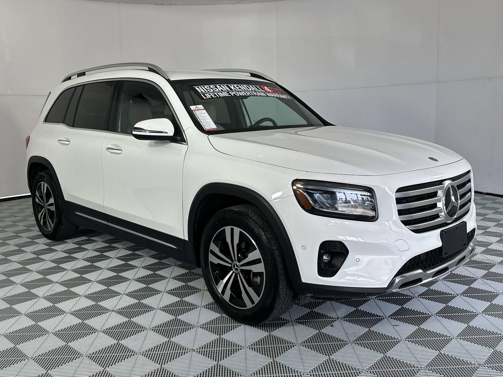 Used 2025 Mercedes-Benz GLB 250 image 2