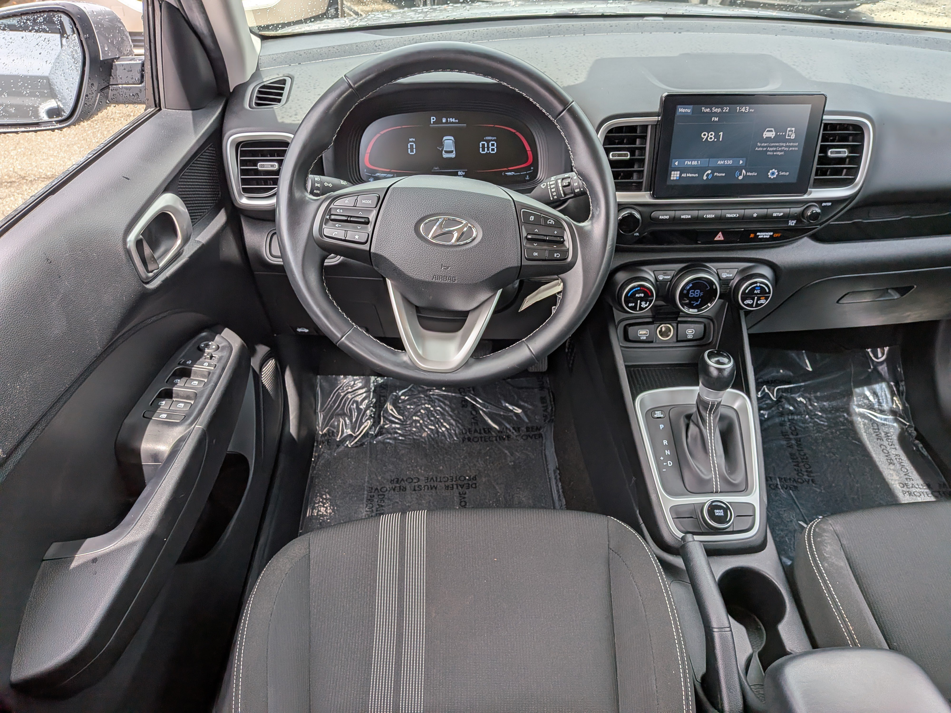 Used 2023 Hyundai Venue SEL FWD image 16