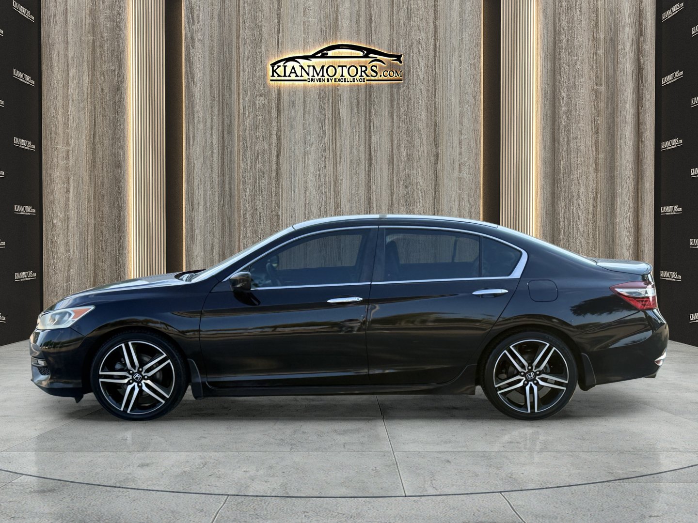 Used 2017 Honda Accord Sport image 8