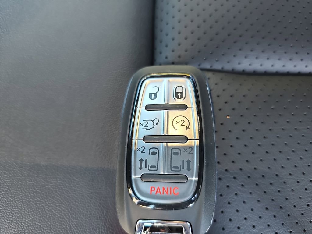 New 2026 Chrysler Pacifica Select image 35