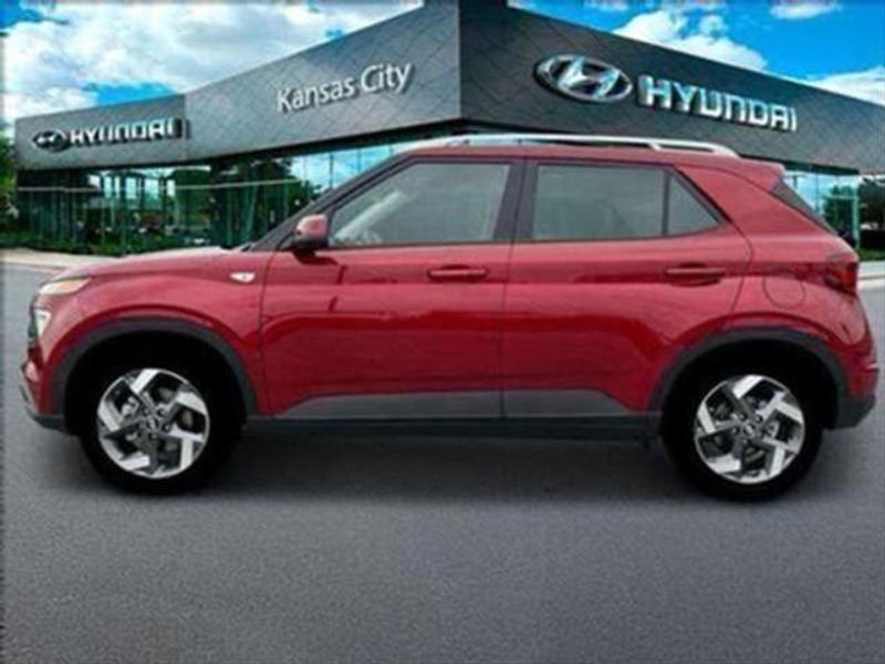 New 2025 Hyundai Venue SEL image 2