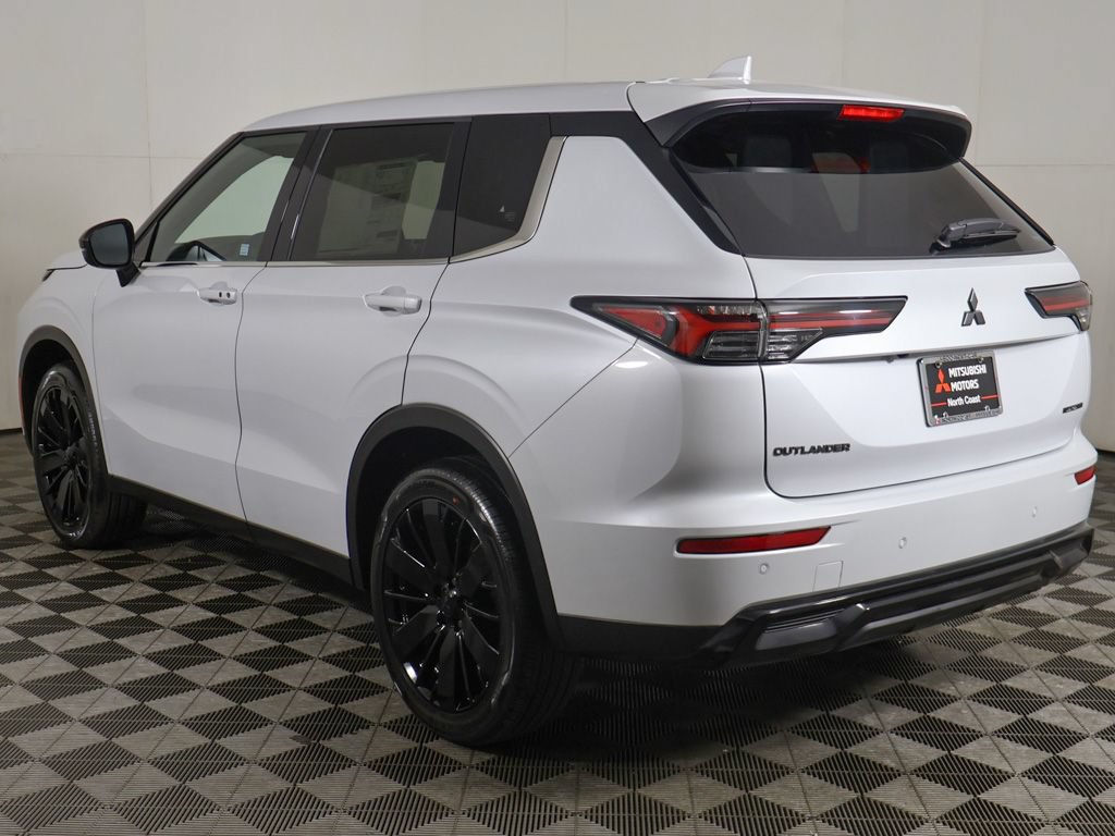 New 2026 Mitsubishi Outlander LE AWD/4WD image 11