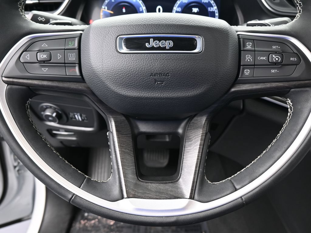 Used 2024 Jeep Grand Cherokee Limited RWD image 33