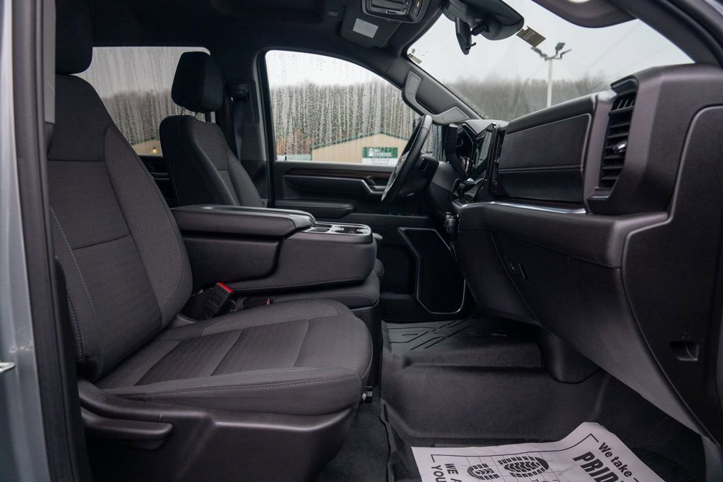 Used 2025 Chevrolet Silverado 2500 LT w/ Convenience Package image 13