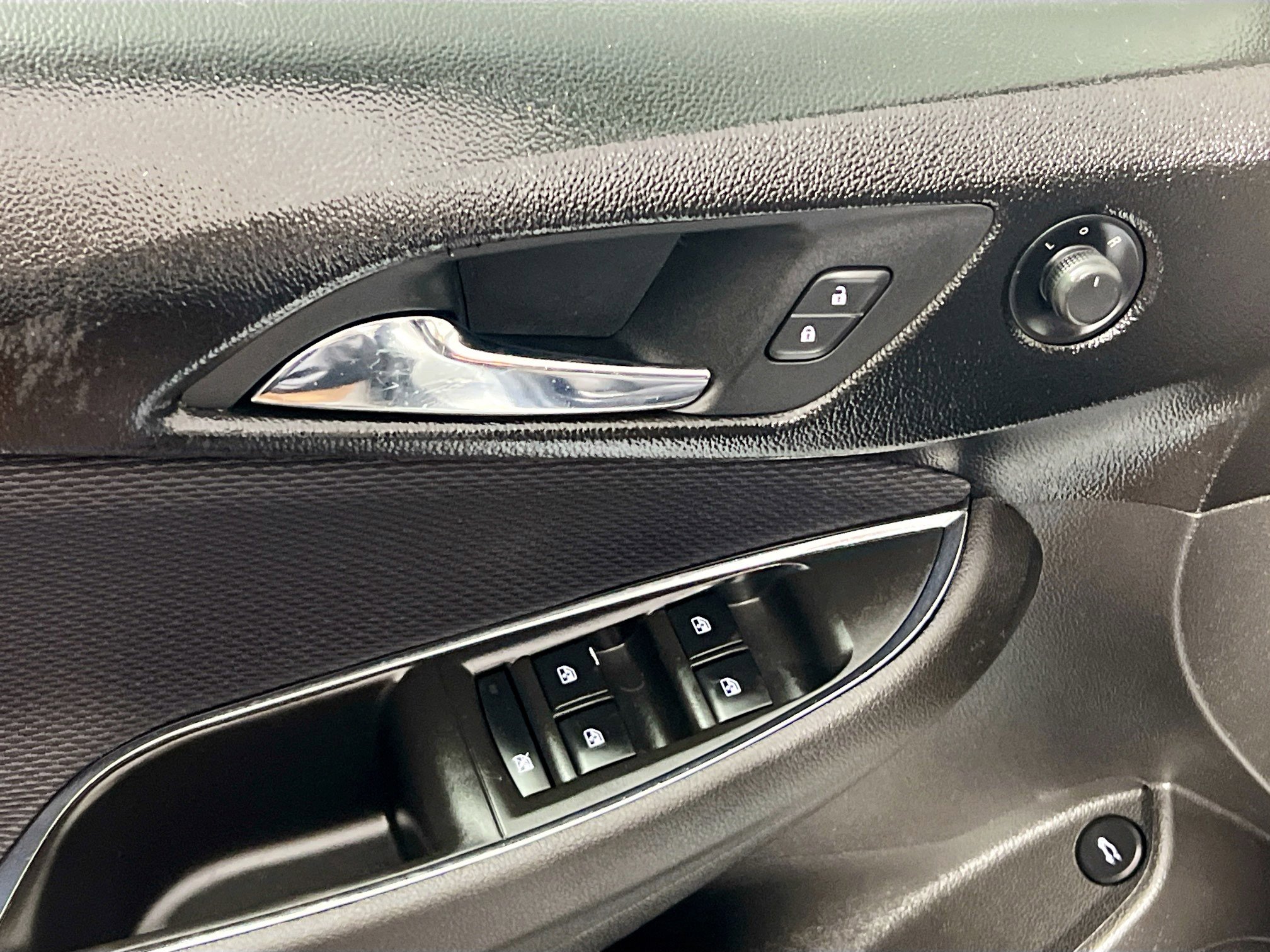 Used 2017 Chevrolet Cruze LT FWD image 15