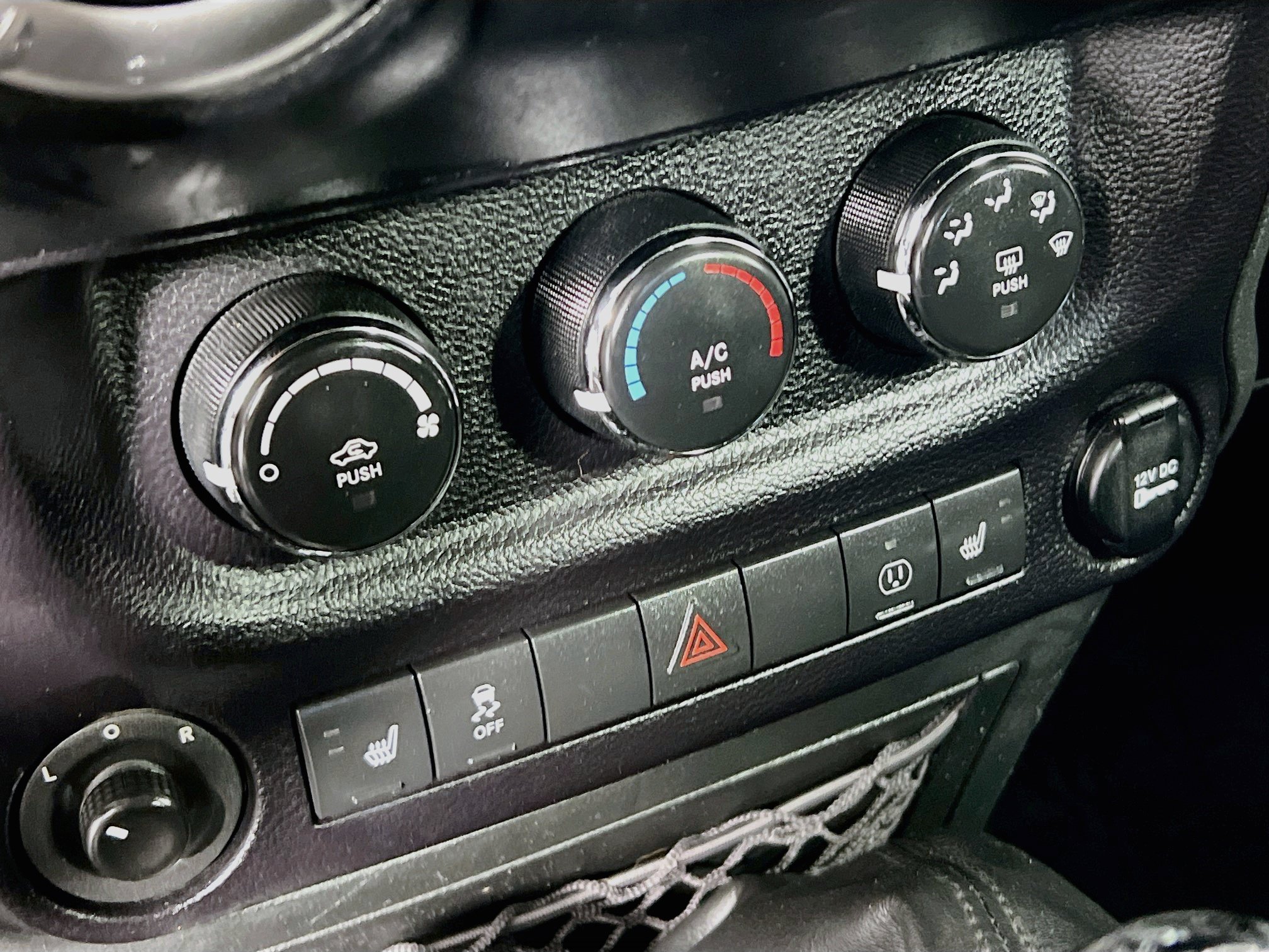 Used 2015 Jeep Wrangler Unlimited Rubicon AWD/4WD image 25