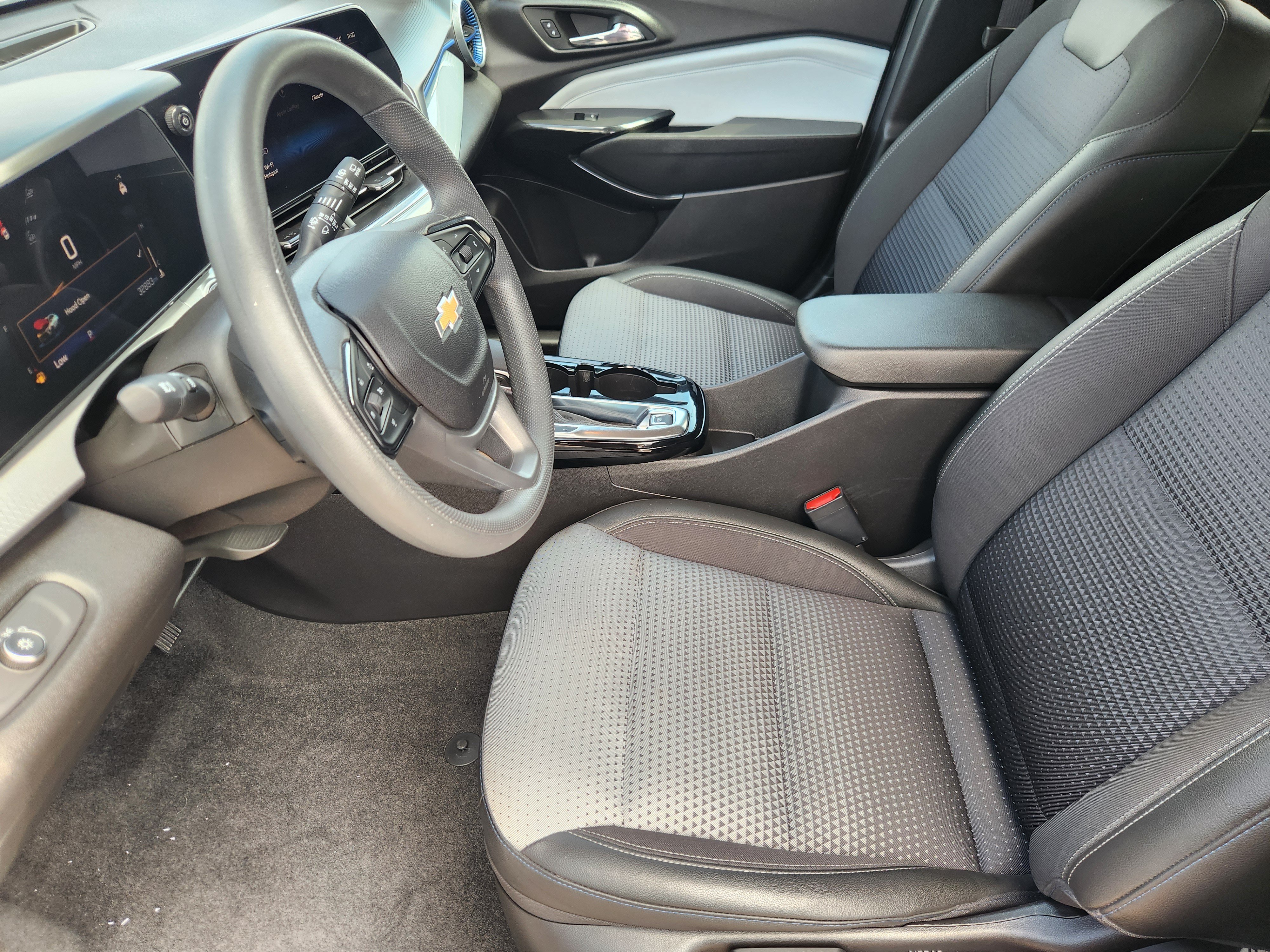 Used 2025 Chevrolet Trax LT FWD image 12
