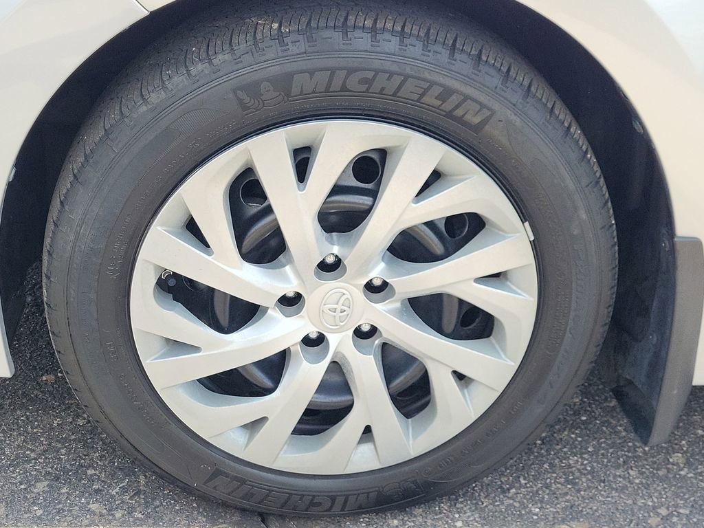 Used 2019 Toyota Corolla LE FWD image 17