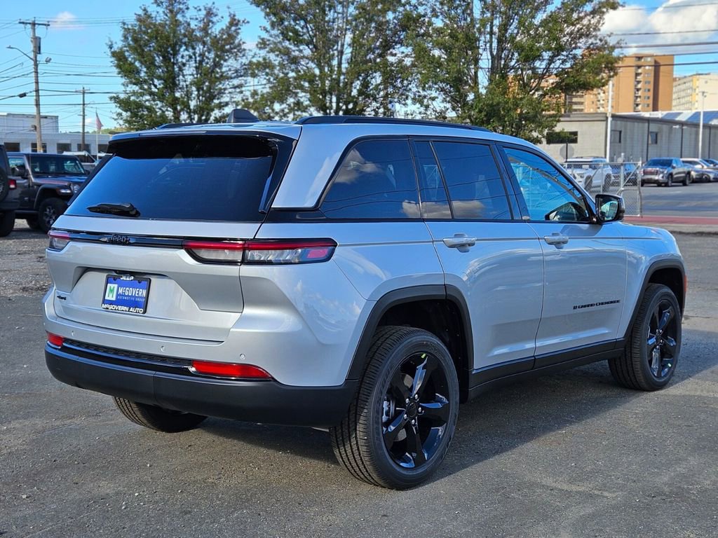 New 2025 Jeep Grand Cherokee Altitude image 5