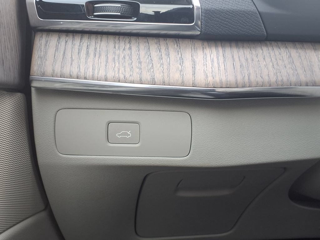 Certified 2024 Volvo XC90 B6 Plus w/ Protection Package Premier AWD/4WD image 37