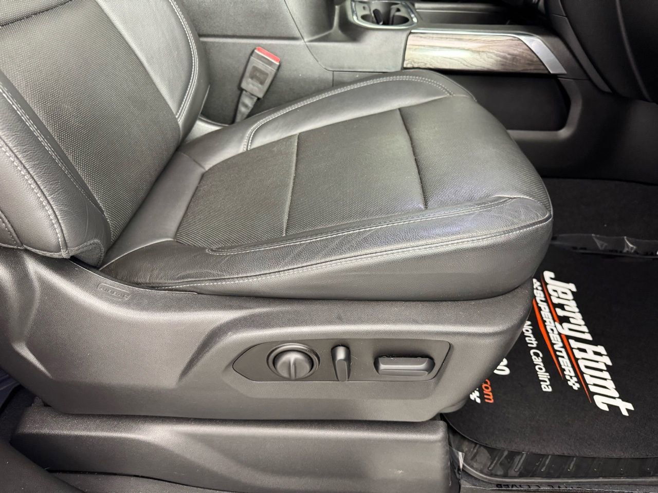 Used 2020 Chevrolet Silverado 2500 LTZ w/ LTZ Convenience Package image 35