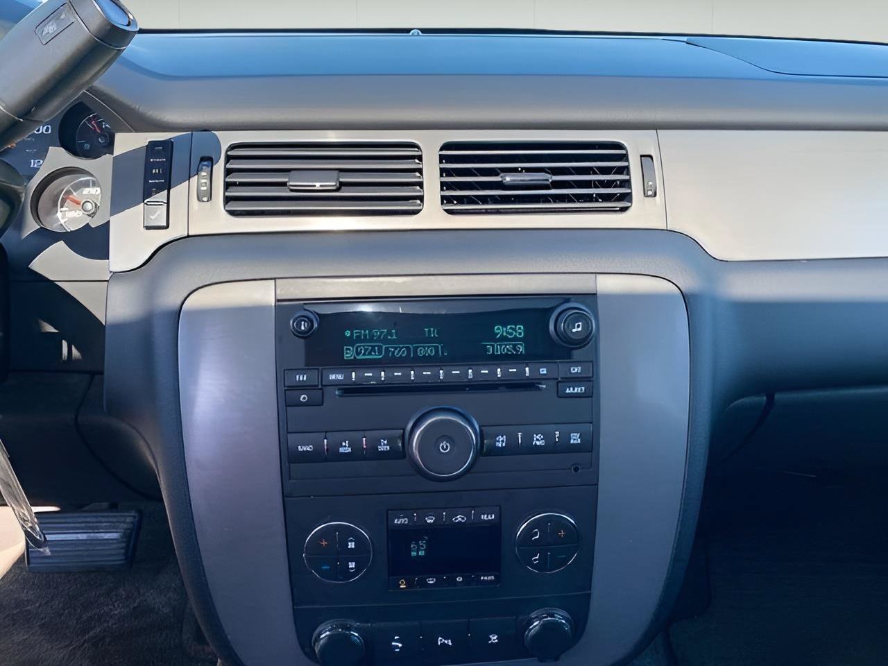 Used 2011 Chevrolet Tahoe LT w/ Luxury Package AWD/4WD image 32