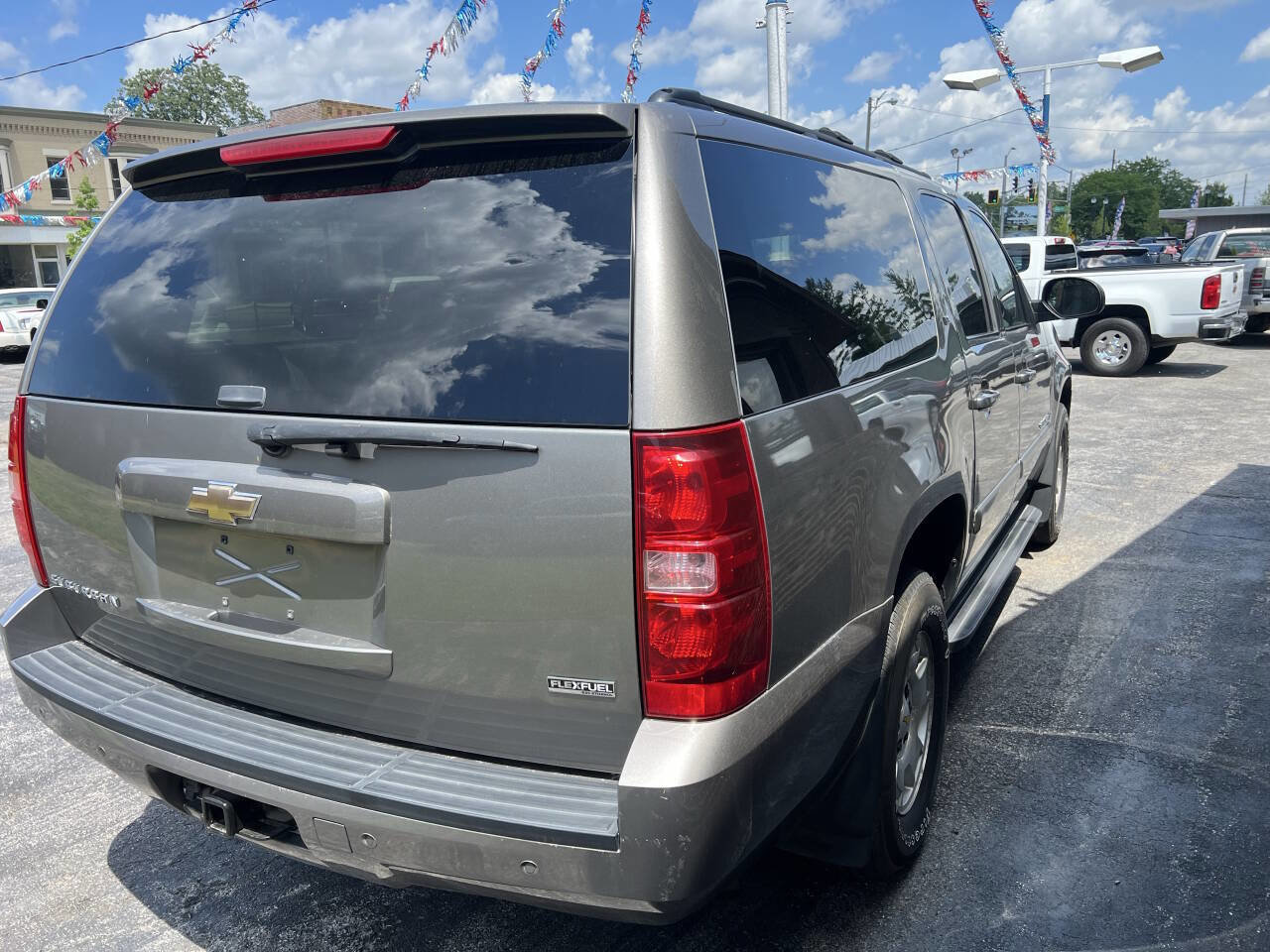 Used 2009 Chevrolet Suburban LT image 4