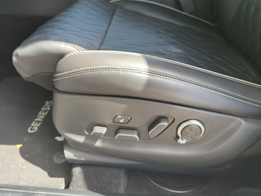 Used 2023 Genesis GV70 3.5T Sport w/ Sport Prestige Package image 10