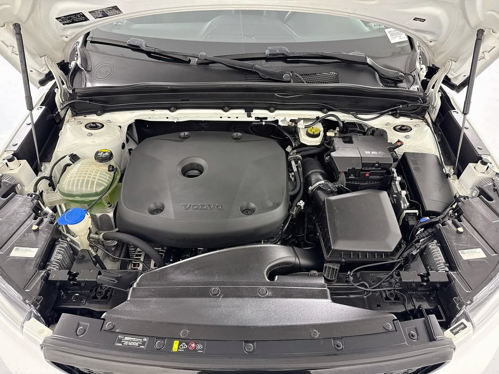 Used 2019 Volvo XC40 T5 R-Design AWD/4WD image 29
