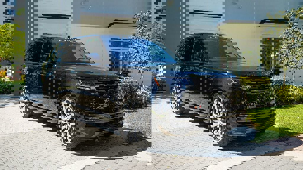 Used 2023 Land Rover Range Rover Long Wheelbase Autobiography image 32