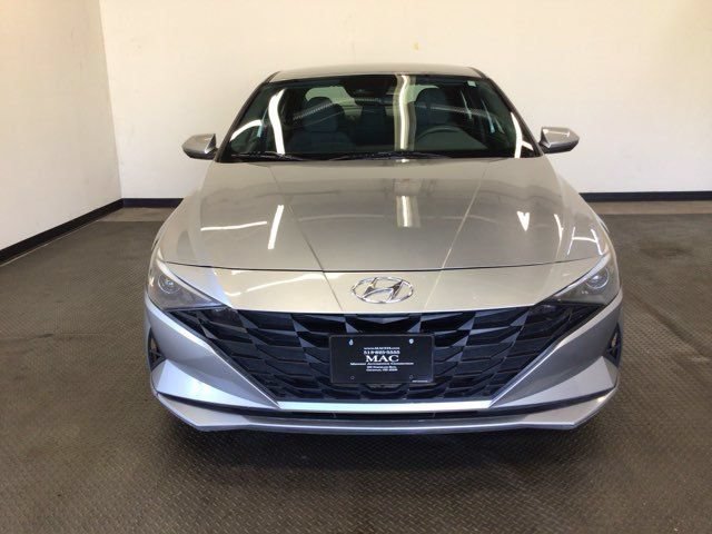 Used 2021 Hyundai Elantra SE FWD image 2