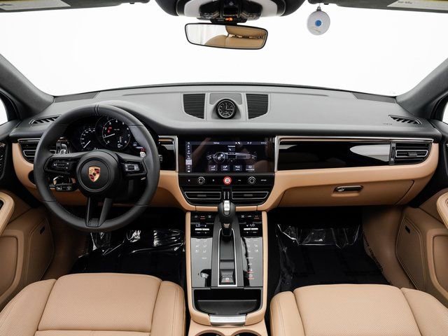 Certified 2025 Porsche Macan image 23