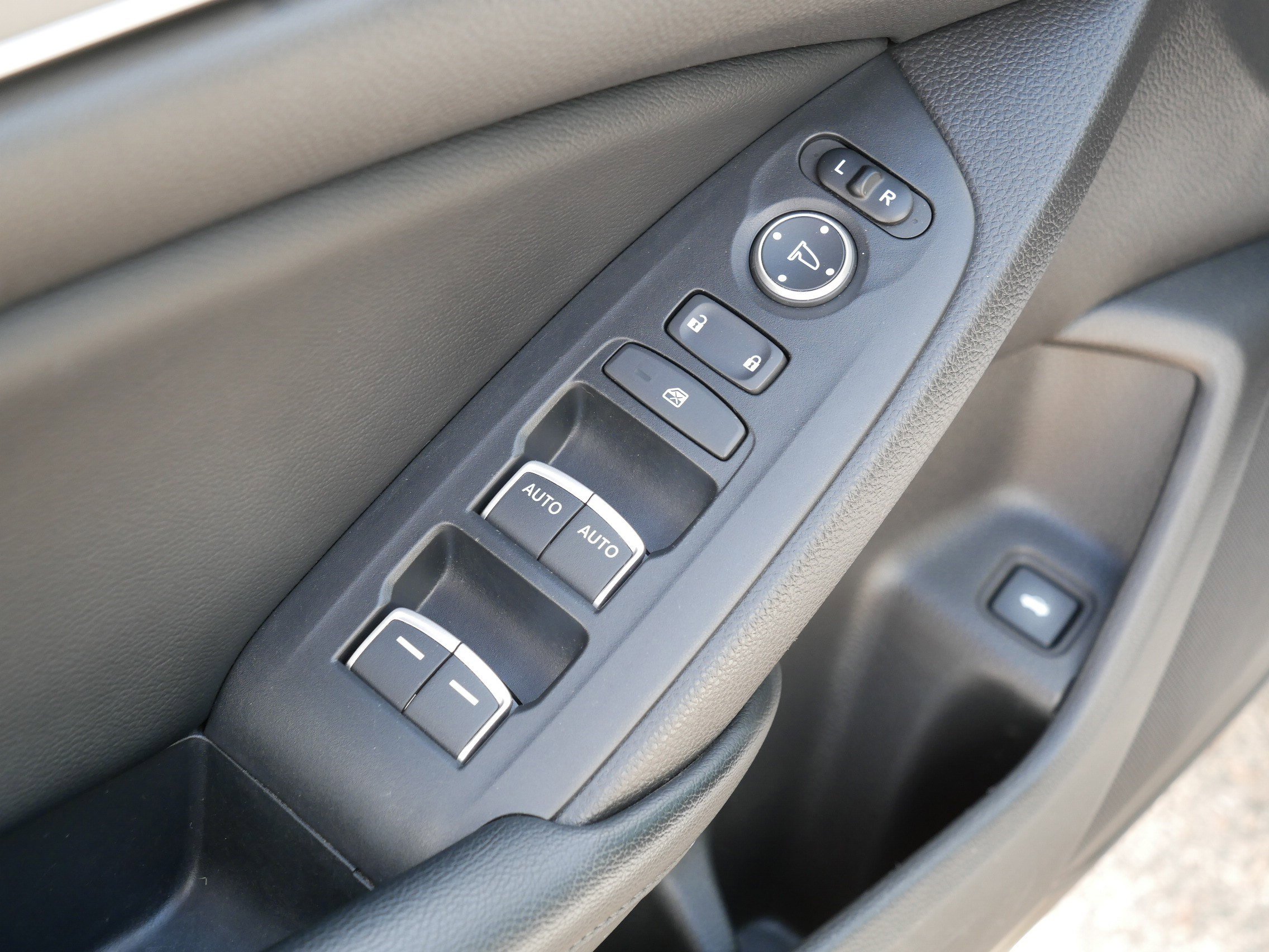 Used 2018 Honda Accord LX image 19