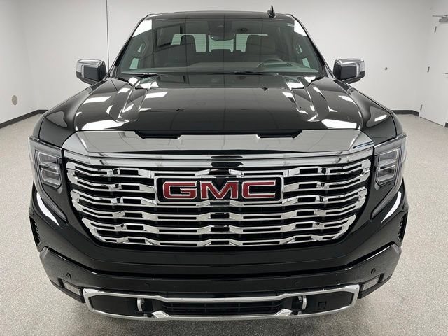 Used 2025 GMC Sierra 1500 Denali w/ Denali Reserve Package AWD/4WD image 3
