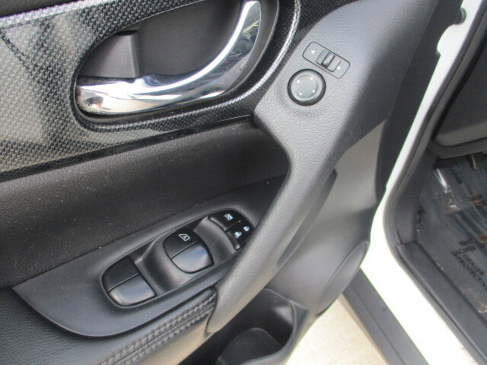 Used 2014 Nissan Rogue SL image 23