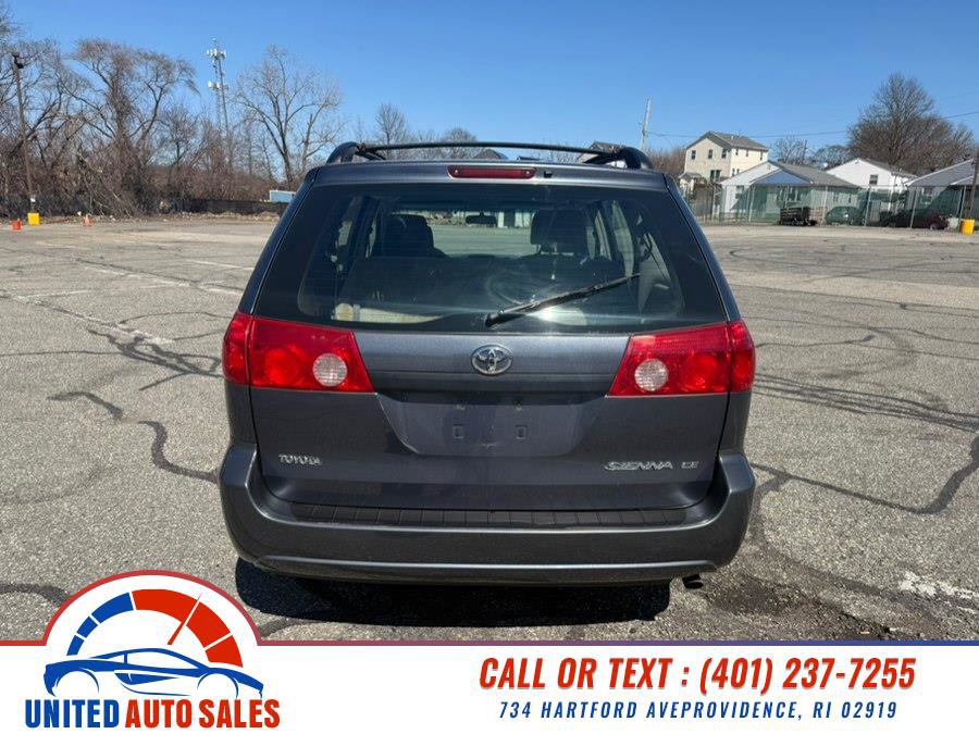 Used 2009 Toyota Sienna CE FWD image 4