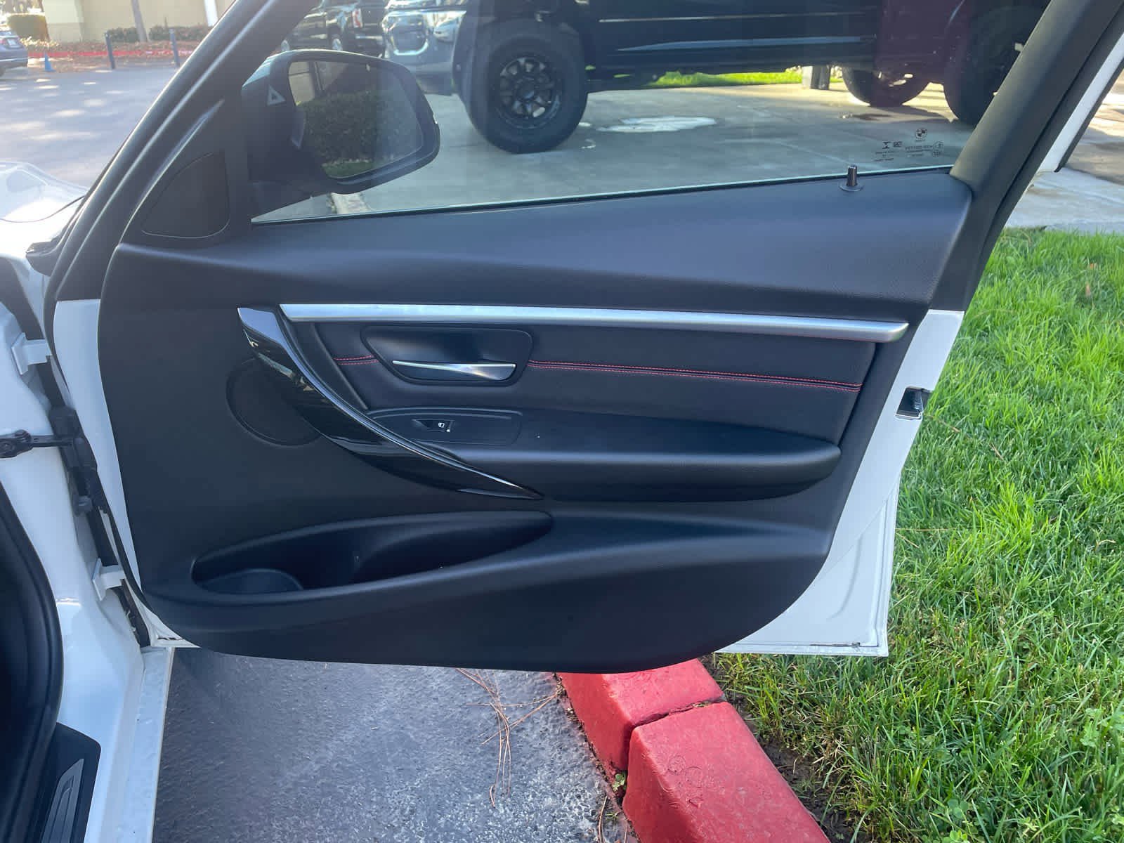 Used 2018 BMW 330i Sedan w/ Convenience Package image 14