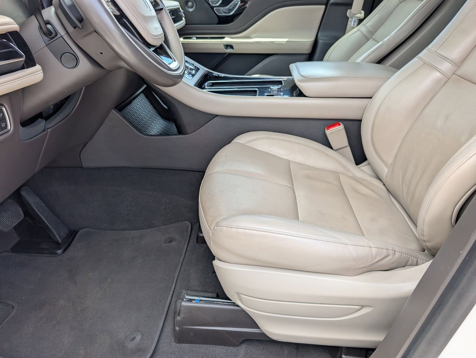 Used 2023 Lincoln Aviator Reserve w/ Equipment Group 201A image 15