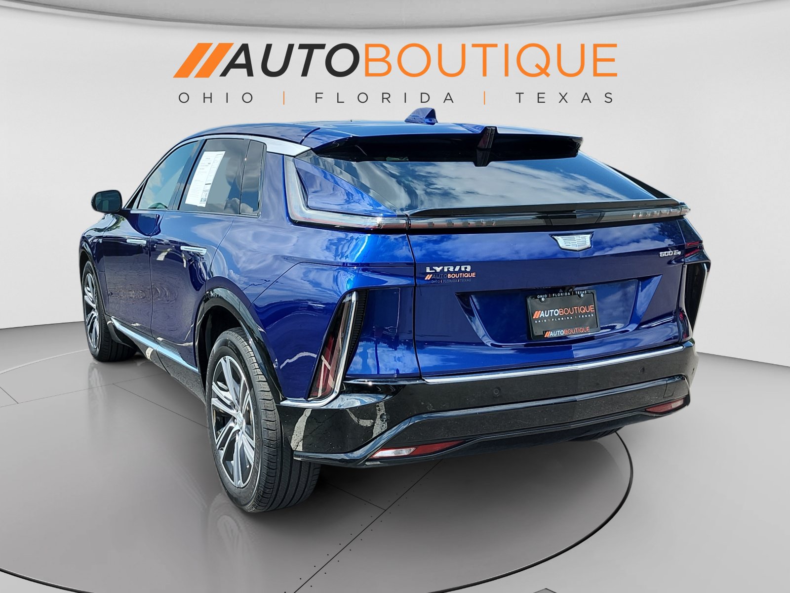 Used 2024 Cadillac Lyriq Luxury AWD/4WD image 3
