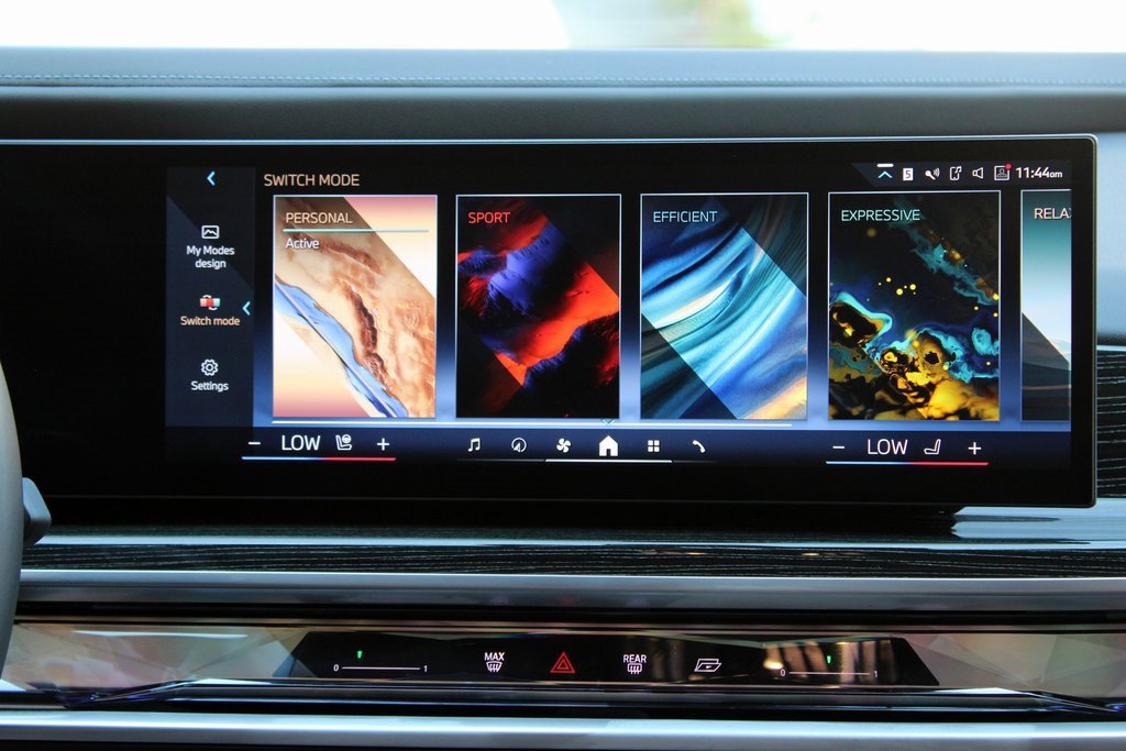 Used 2025 BMW 740i image 18