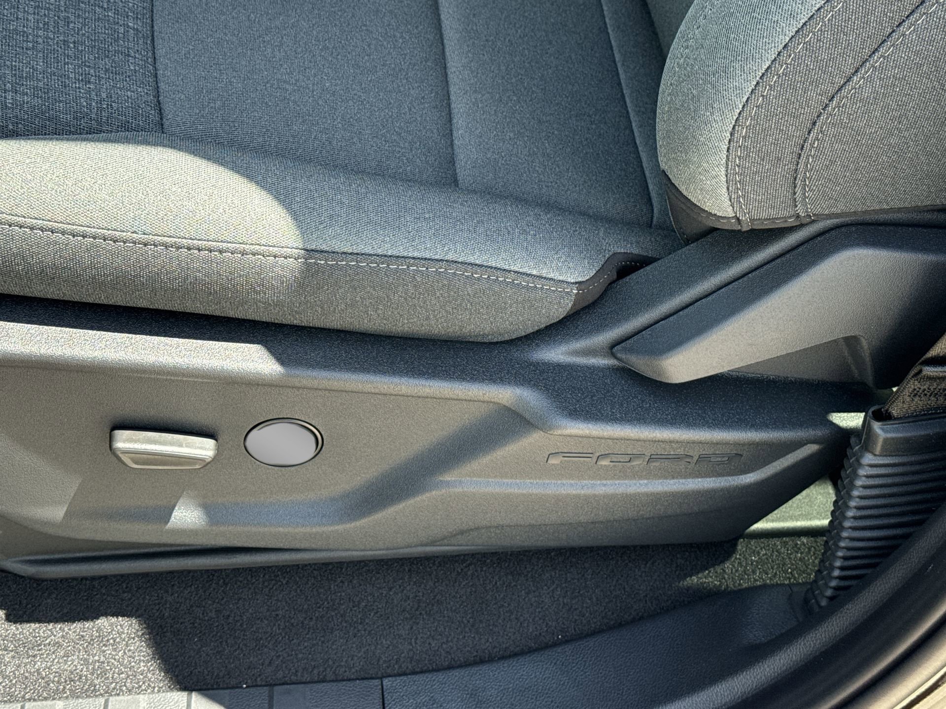 Used 2025 Ford F150 Lightning XLT image 49