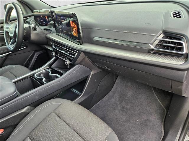 Used 2025 Chevrolet Traverse LT image 19