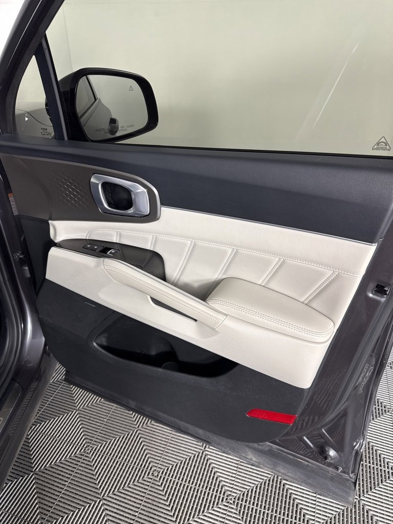 Used 2023 Kia Sorento SX Prestige w/ Panoramic Sunroof Package image 37