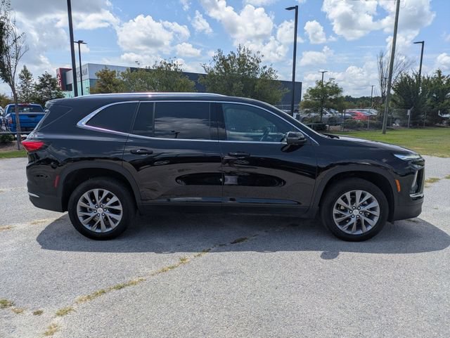 Used 2025 Buick Enclave Preferred FWD image 2