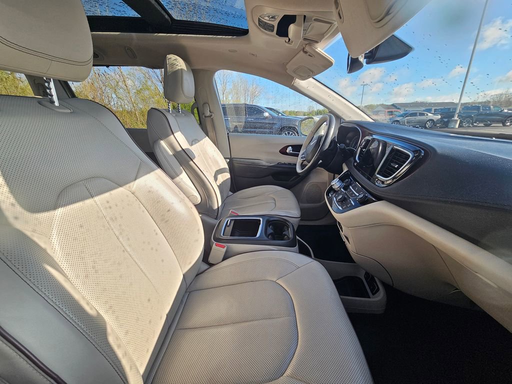 Used 2019 Chrysler Pacifica Limited FWD image 4